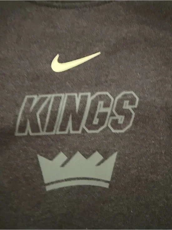 Nike Dri-FIT NBA Logo KINGS Crewneck Sweatshirt Charcoal Gray - Picture 3 of 11